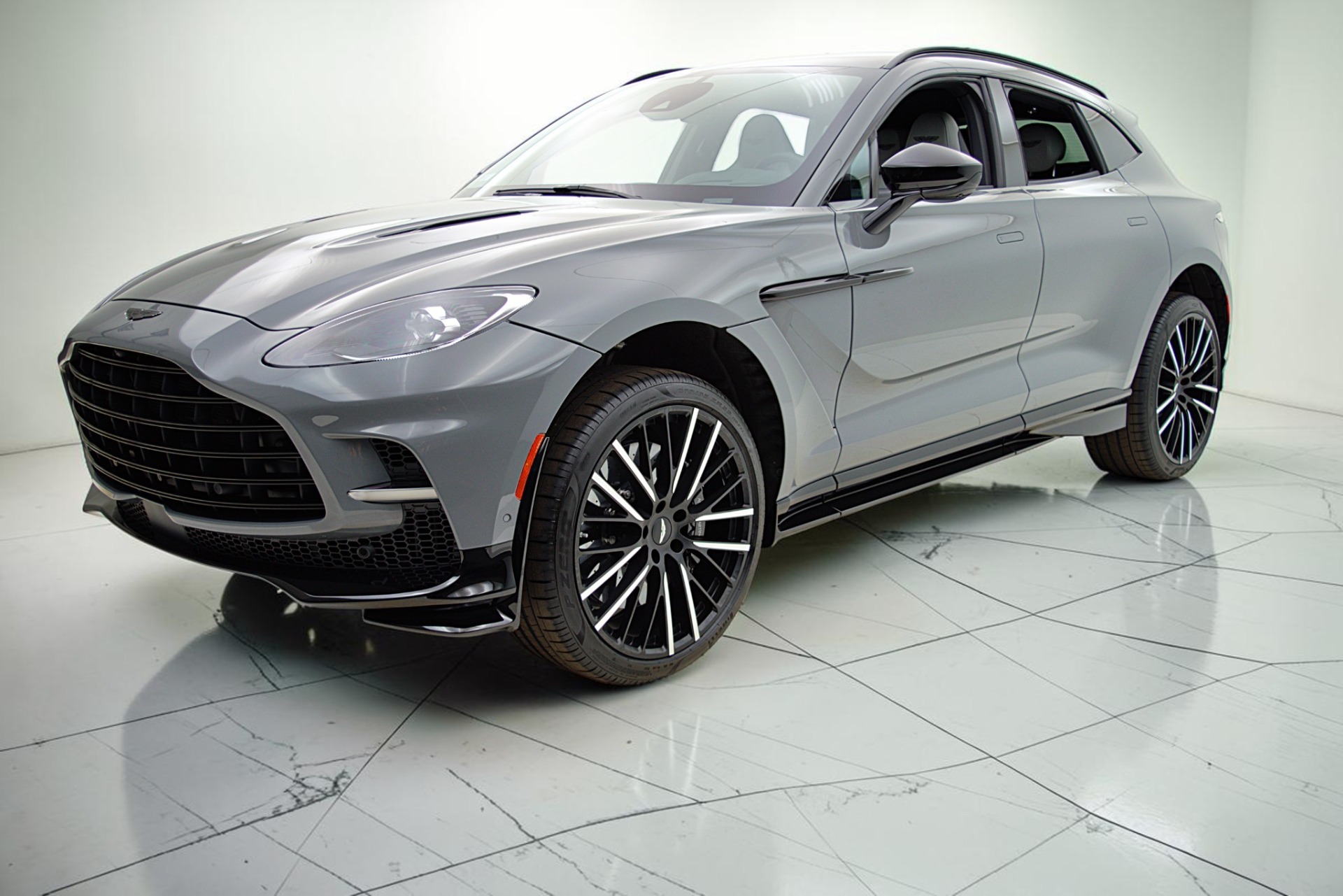 aston martin dbx 2023 SD7VUJBW9PTV08235 image aston martin dbx 2023 SD7VUJBW9PTV08235 image